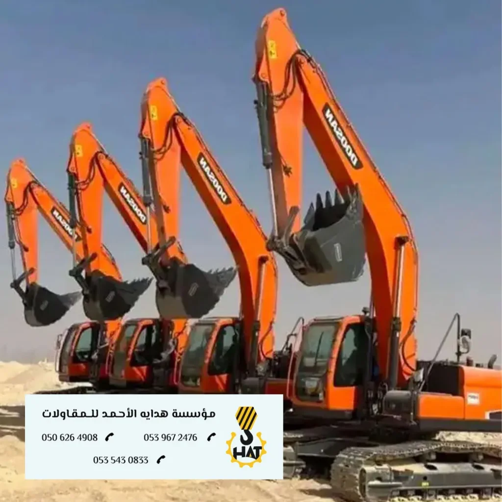 حفار ذو جنزير يعمل في منطقة رملية أو وعرة في ضواحي الرياض