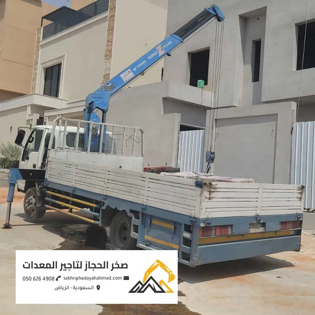 تأجير شاحنة نقل مزودة برافعة كرين تادانو سوبر Z300 بالرياض - صخر الحجاز لتأجير المعدات